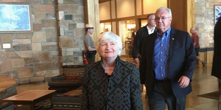 Fed sədri çıxış etdi, Dollar ucuzlaşdı