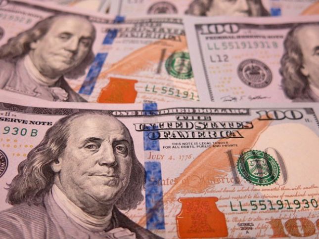 Banklarda Dollar qalxmaqda davam edir