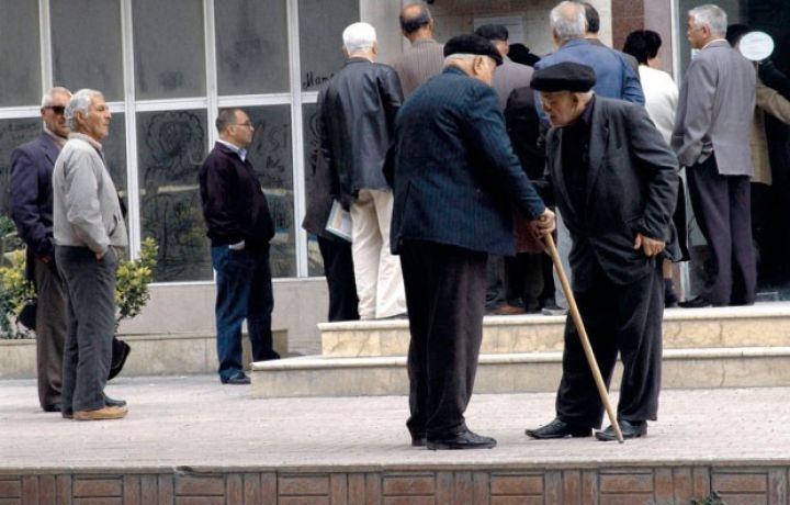 Pensiyaçılar sabah günün sonunda hesabların yoxlasınlar