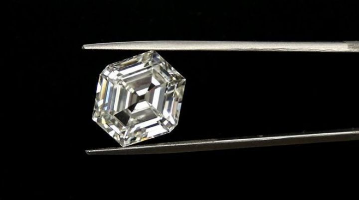 10 kvadrilyon ton almaz kəşf edildi