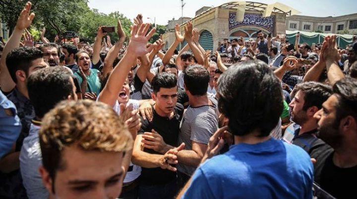 İranda iqtisadi böhrana qarşı "fövqəladə hal" çağırışı