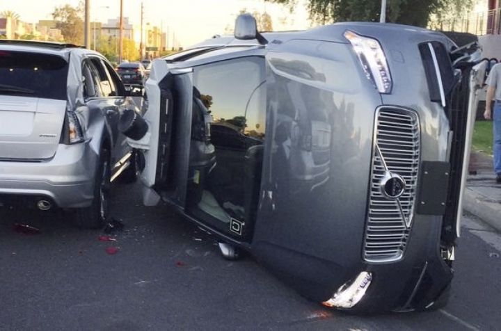 Sürücüsüz avtomobil ilk dəfə insan öldürdü