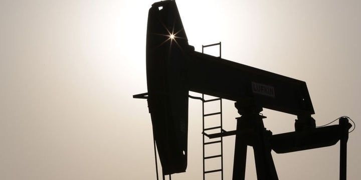 Neft, ABŞ-da artan ehtiyatlar ilə ucuzlaşır