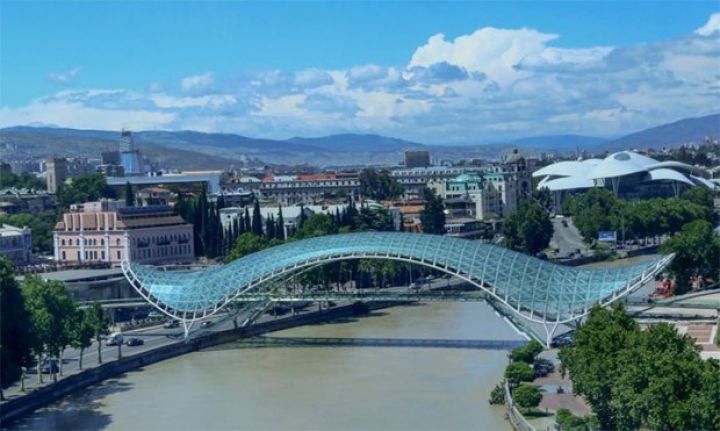 Gürcüstanın turizmdən gəliri azalıb