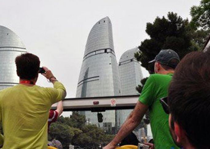 Turistlər Azərbaycanda 2 milyard dollara yaxın pul xərcləyiblər