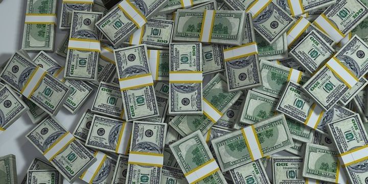 Amerikalıların gəlirləri 3 ildə ilk dəfə azalıb