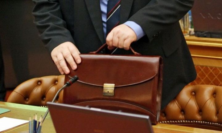 Daha bir məmurun istefa verdiyi bildirilir