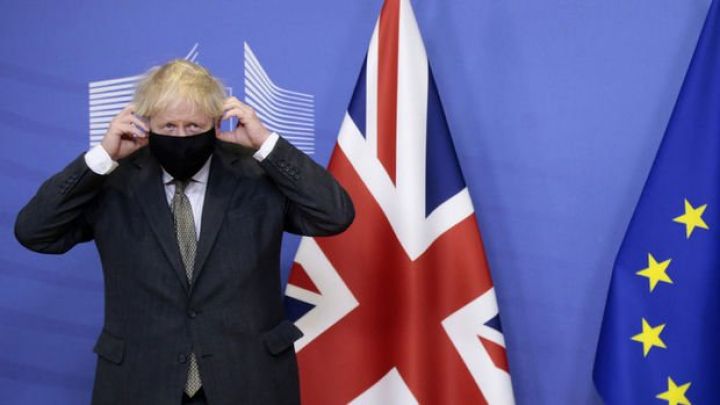 İngiltərə, ölkəyə bütün giriş çıxışları bağlayır