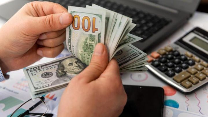 Valyuta hərracında satış 100 milyon dollardan aşağı düşmədi