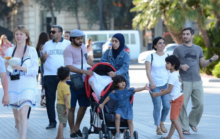 Azərbaycana gələn gələn xarici vətəndaşların sayı 2 dəfədən çox artıb