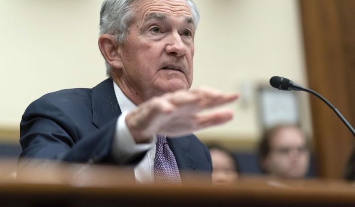 Faizləri artıran FED "tənəzzül yaratmaqda" günahlandırılır