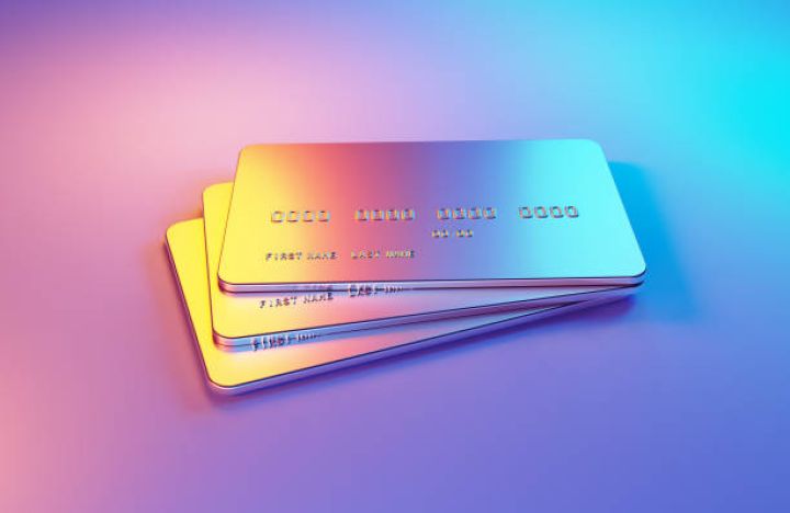 Debet kartlarının sayı 16% artıb, kredit kartlarının sayı isə 7% azalıb