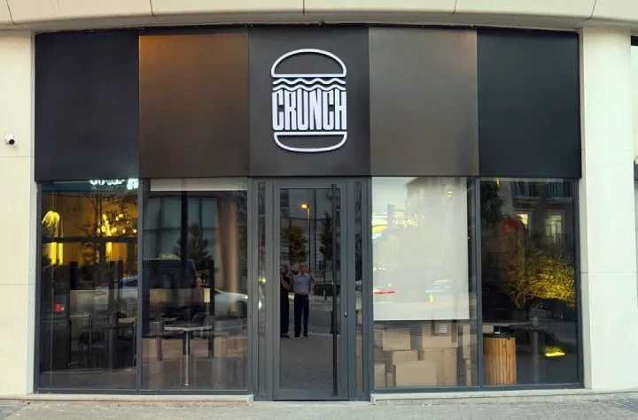 “Crunch” Ağ Şəhərdə filialını açır