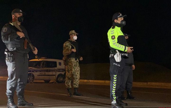 Avtomobillər saxlanılaraq sürücü və sərnişinlərin sənədi yoxlanılır - NƏZARƏT GÜCLƏNDİRİLDİ