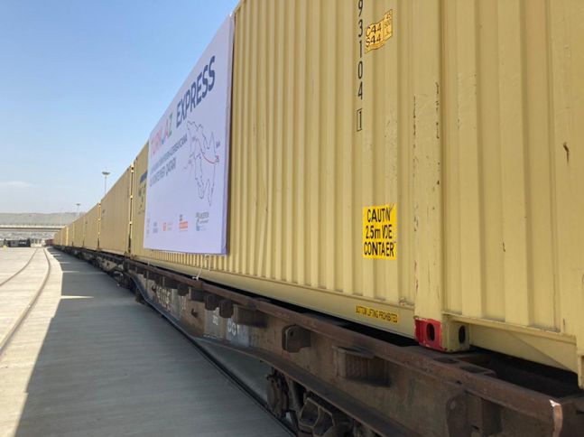 Siandan Bakıya növbəti konteyner qatarı çatıb