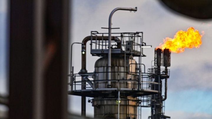 İran Venesuela ərazisində neft emalı zavodunu işə salıb