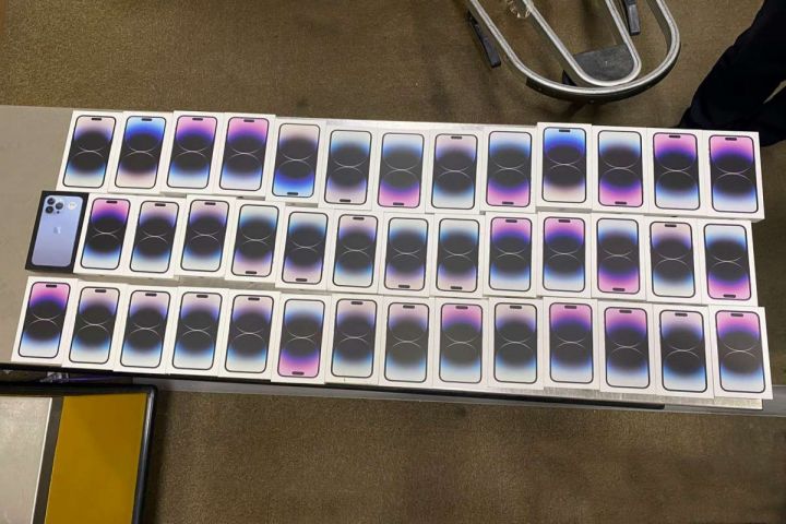Azərbaycana qanunsuz gətirilən 81 ədəd "iPhone 14" markalı telefon aşkarlandı