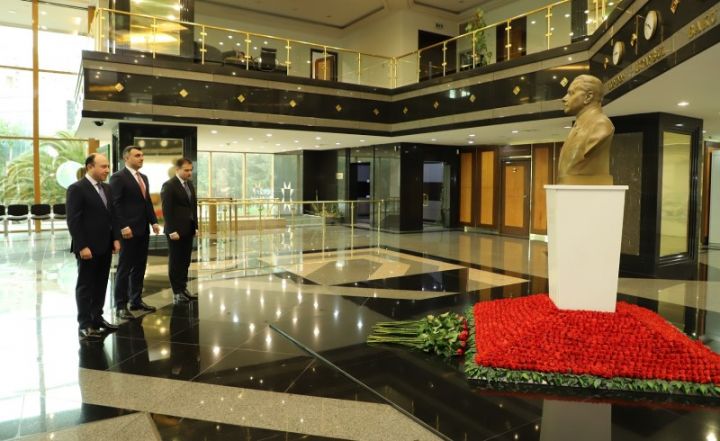 Mərkəzi Bankda Heydər Əliyevin 100 illik yubileyinə həsr olunmuş tədbir keçirilib