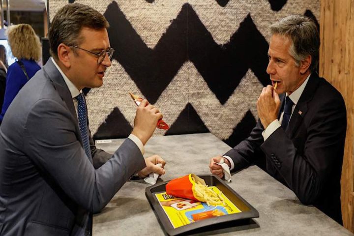 Blinken Kuleba ilə Kiyevdəki "McDonald's" reastoranında qəlyanaltı edib