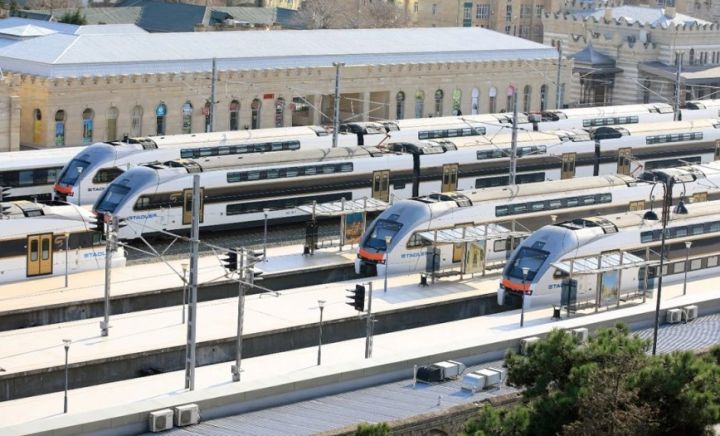 Azərbaycanda dəmir yolu ilə sərnişin daşınmalarında son 10  ilin ən yüksək göstəricisi qeydə alınıb