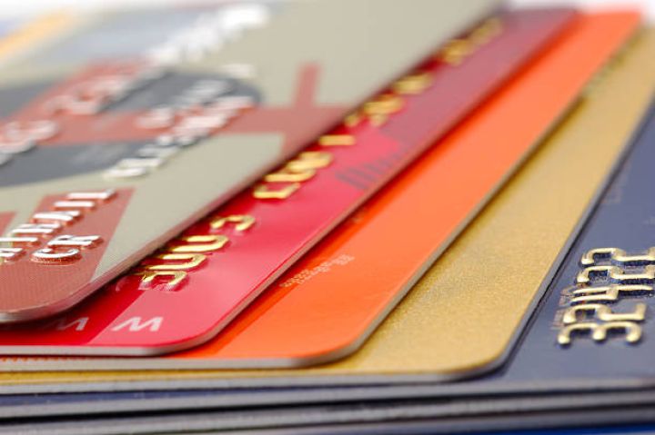 Ölkədaxili nağdsız ödənişlərin 70 faizdən çox maliyyə xidmətlərilə bağlı olub